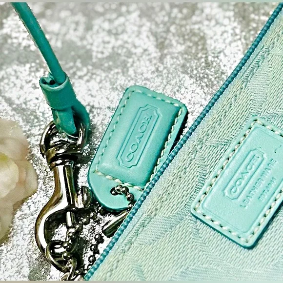 Coach Mint Green Signature Jacquard Wristlet - Picture 6 of 12